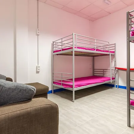 Ah - Alfred Hostel * Madrid