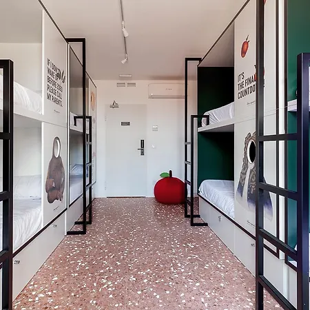Hostal 2060 The Newton *