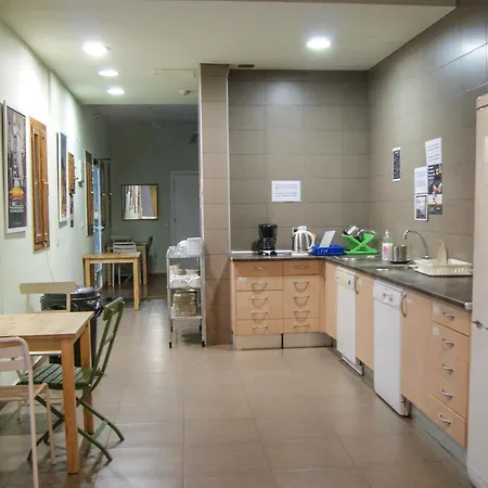 Mad4you Hostal *