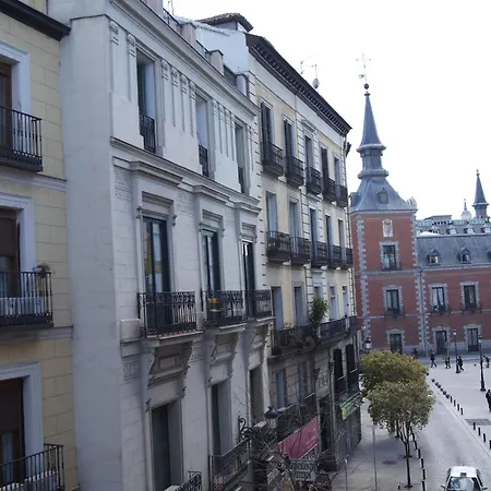 A Nuestra Senora De La Paloma Ostello Madrid