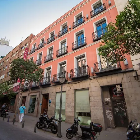Hotel Petit Palace Tres Cruces 3*