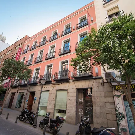 Hotel Petit Palace Tres Cruces Madryt