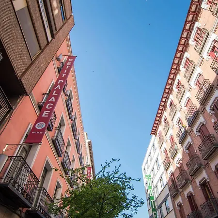Petit Palace Tres Cruces Hotel Madryt