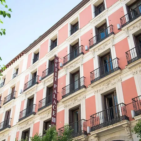 Hotel Petit Palace Arenal 3*