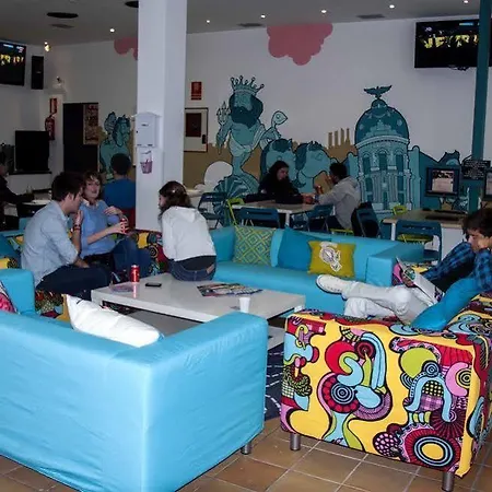 Cats Chill Out Hostel *