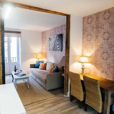 Homeabout San Bernardo I דירה