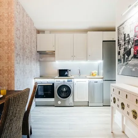 Homeabout San Bernardo I דירה