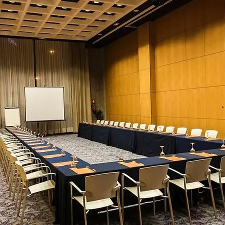 Hotel Silken Puerta 4*