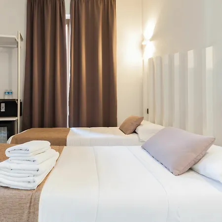 Charlotte-gran Via Hostel
