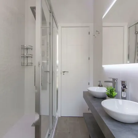 Sol Luxury Suites Apartment