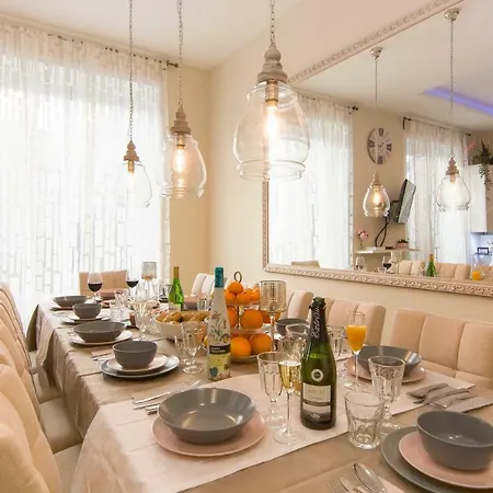 Sol Luxury Suites Apartment