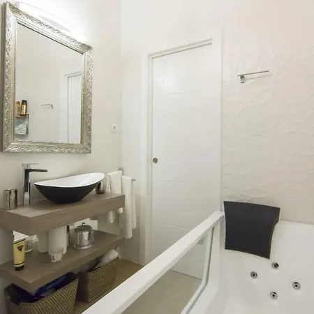 Sol Luxury Suites Apartment