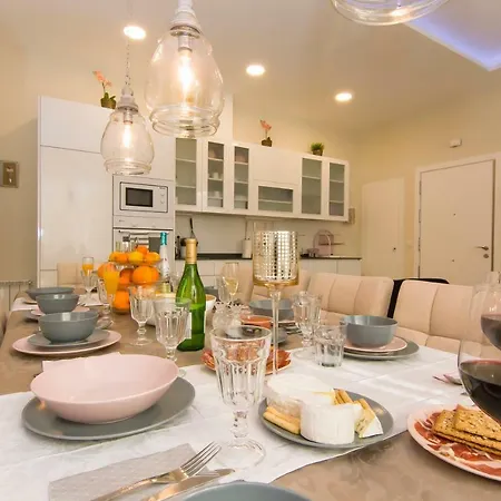 Sol Luxury Suites Apartment *