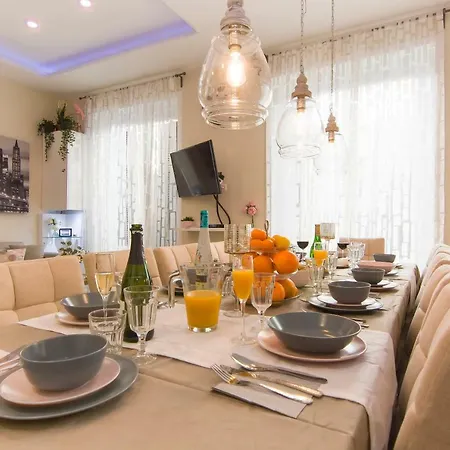 Sol Luxury Suites Apartment *