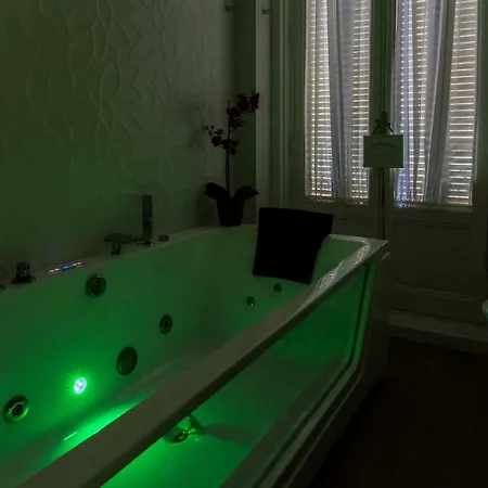 Sol Luxury Suites Apartment *