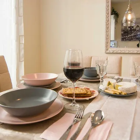 Sol Luxury Suites Apartment *