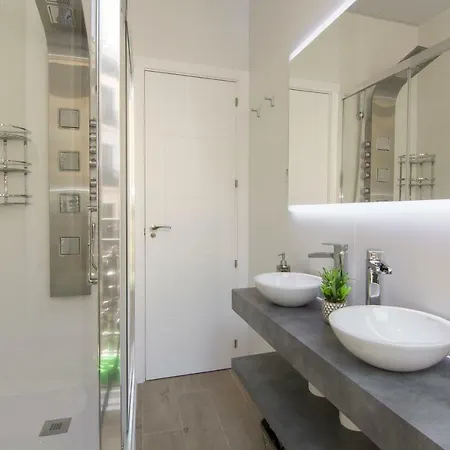 Sol Luxury Suites Apartment *
