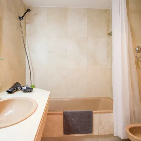 Piso Confortable Y Muy Luminoso Con Parking Apartment Madrid