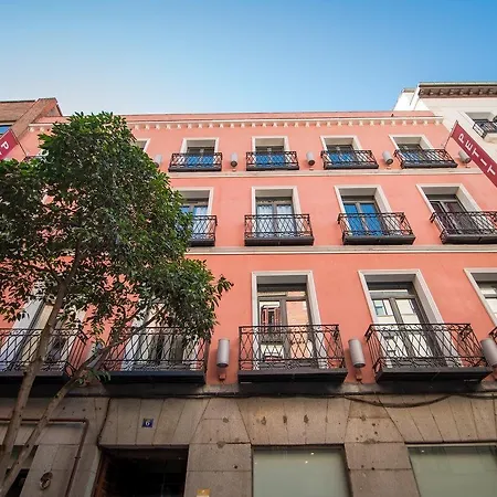Petit Palace Tres Cruces Hotel