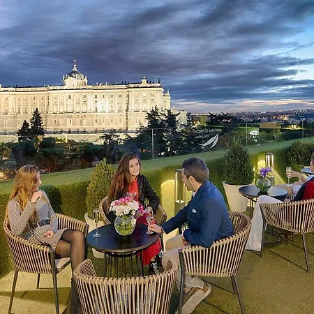 Apartosuites Jardines De Sabatini Appart hôtel Madrid