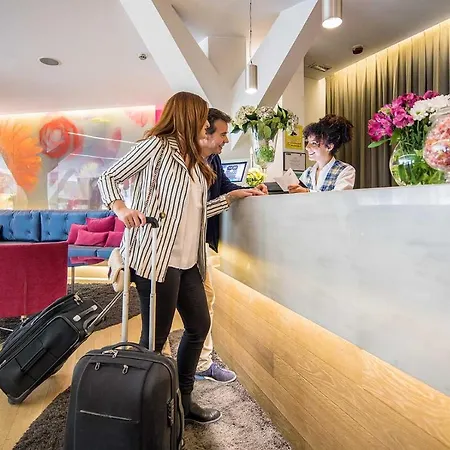 Apartosuites Jardines De Sabatini