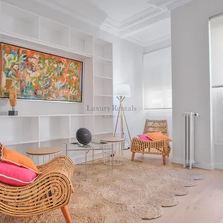 Stylish 3-bedroom In The Heart Of Barrio Salamanca Perfect For Shopping & Leisure, Castello Iv * Madrid