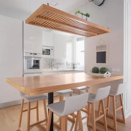 Stylish 3-bedroom In The Heart Of Barrio Salamanca Perfect For Shopping & Leisure, Castello Iv Apartment